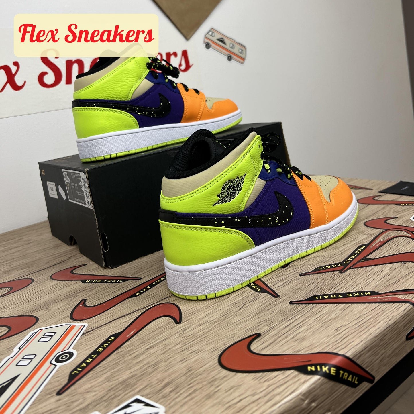 Air Jordan 1 Mid SE (GS) Volt