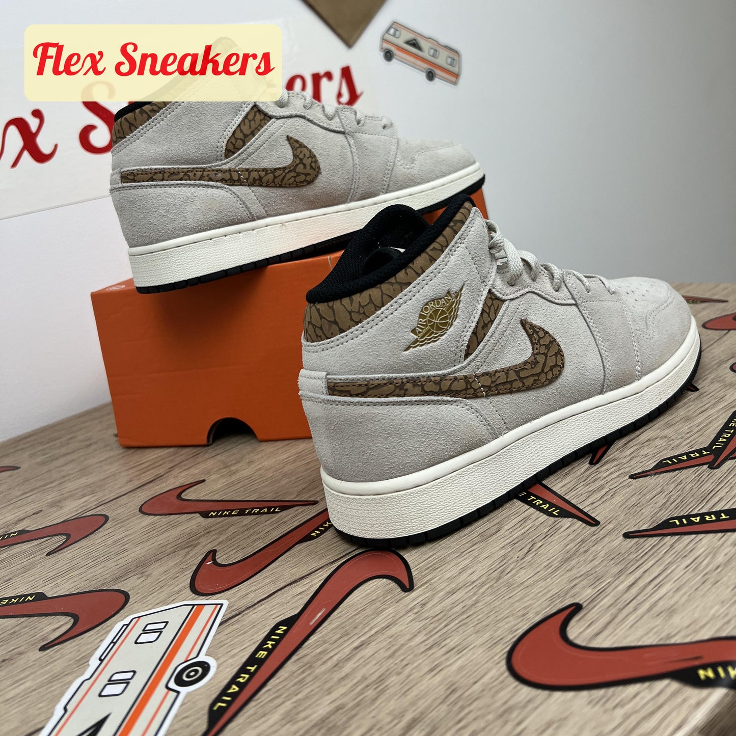 Air Jordan 1 Mid SE (GS) Brown-Elephant