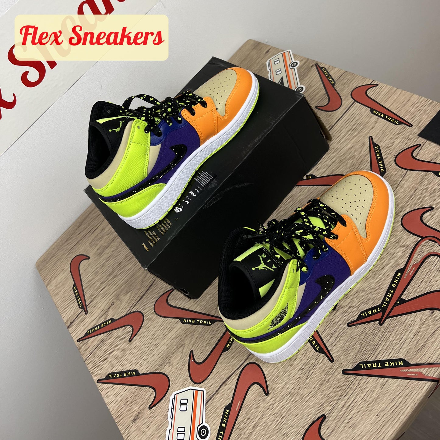 Air Jordan 1 Mid SE (GS) Volt