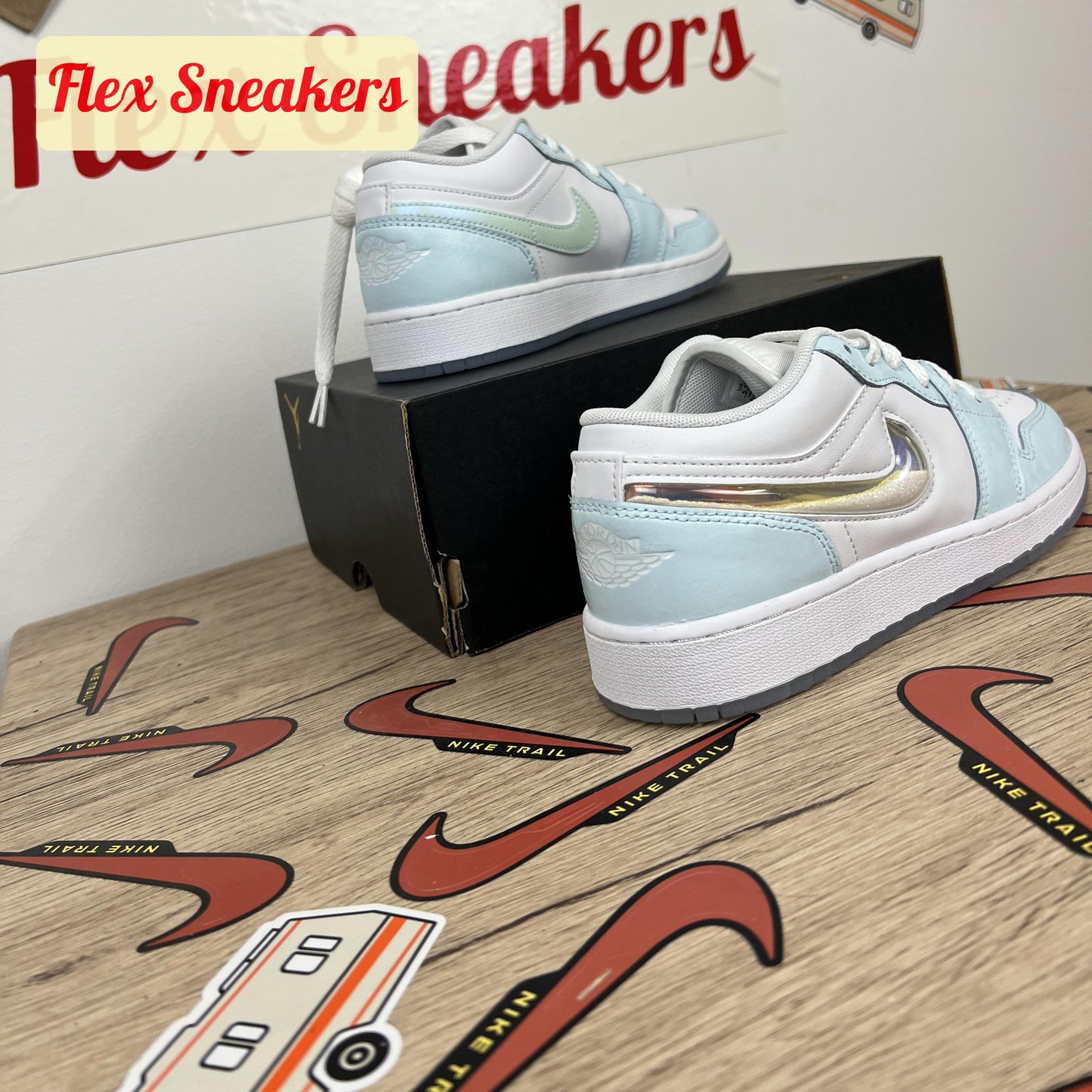 Air Jordan 1 Low SE (GS) Glacier-Blue
