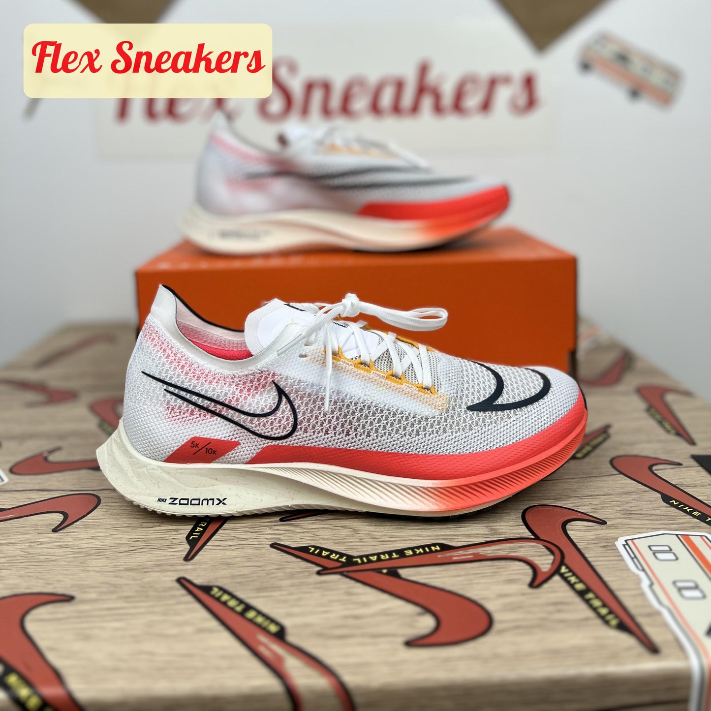 ZoomX Streakfly White/Bright-Crimson