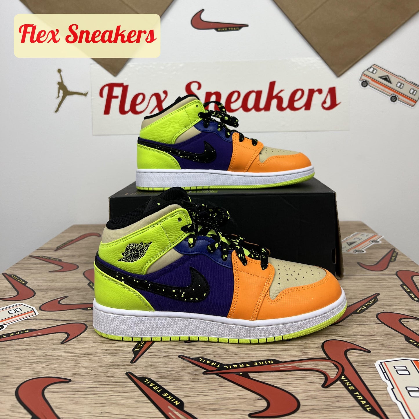 Air Jordan 1 Mid SE (GS) Volt