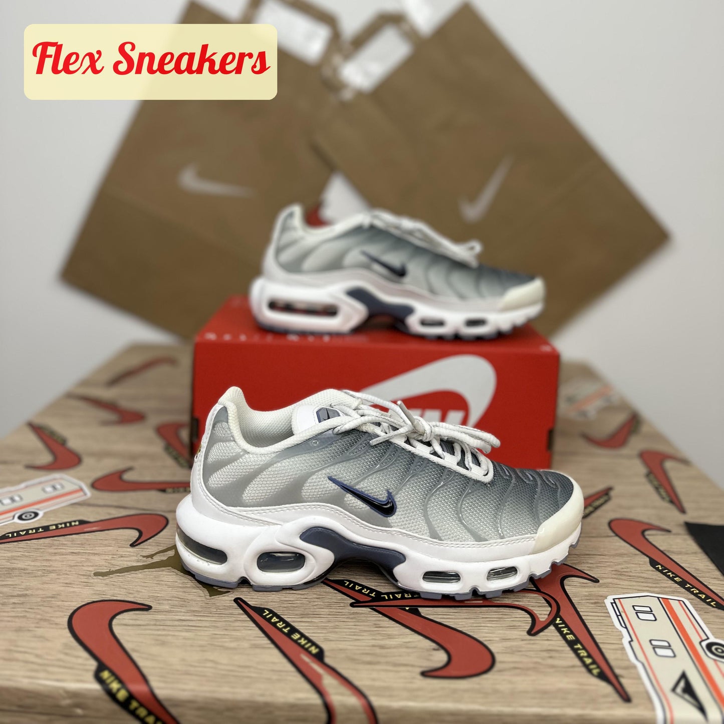 Air Max Plus White/Smoke-Grey