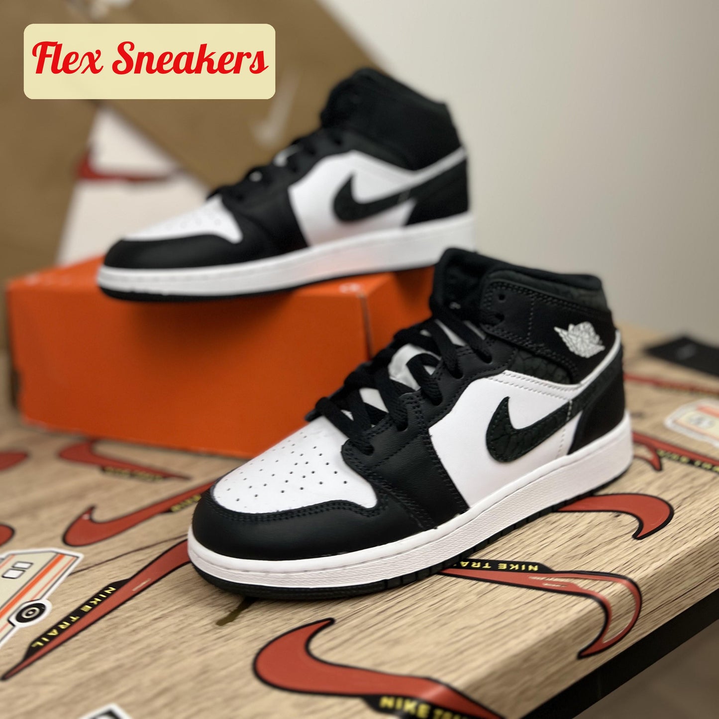 Air Jordan 1 Mid SE (GS) Black/White