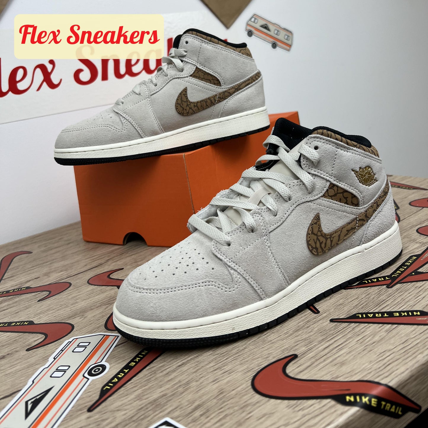 Air Jordan 1 Mid SE (GS) Brown-Elephant