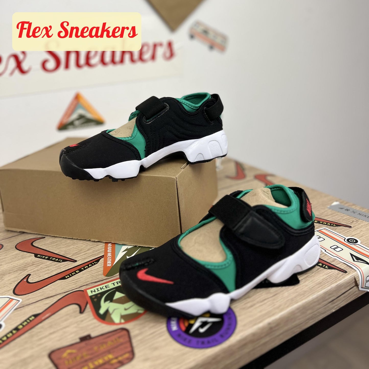 Air Rift Black/University-Red