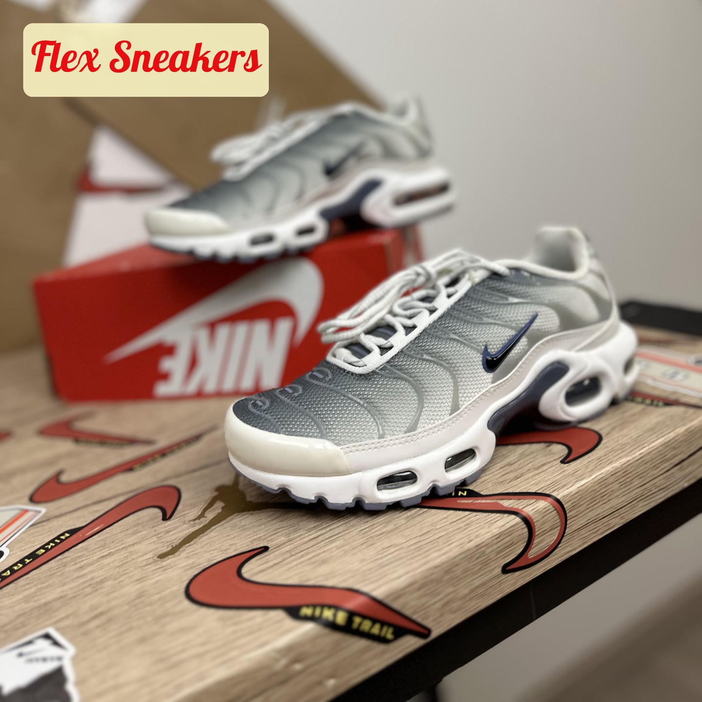 Air Max Plus White/Smoke-Grey