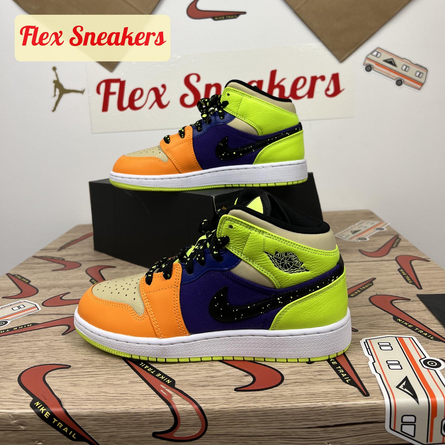Air Jordan 1 Mid SE (GS) Volt