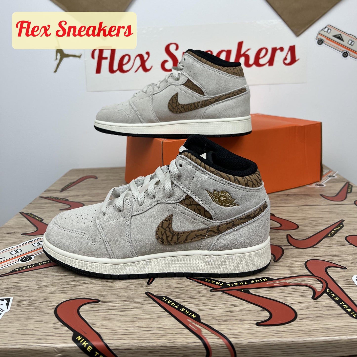 Air Jordan 1 Mid SE (GS) Brown-Elephant