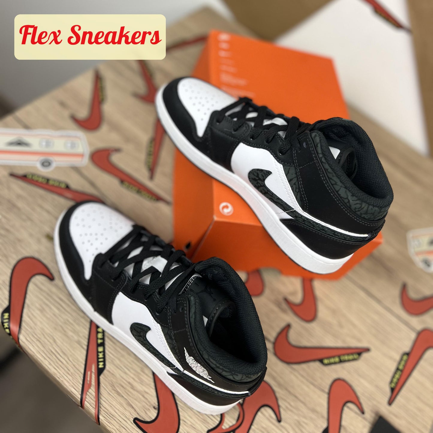 Air Jordan 1 Mid SE (GS) Black/White