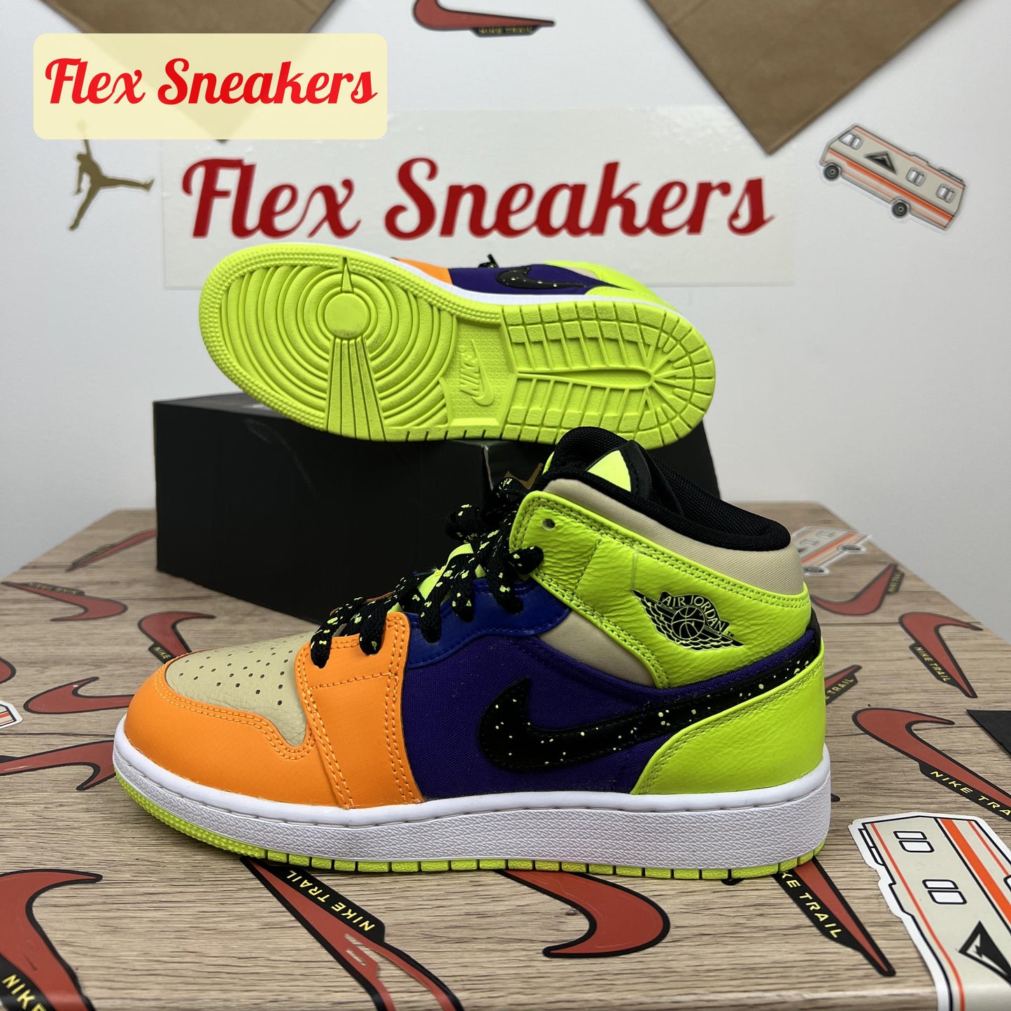 Air Jordan 1 Mid SE (GS) Volt