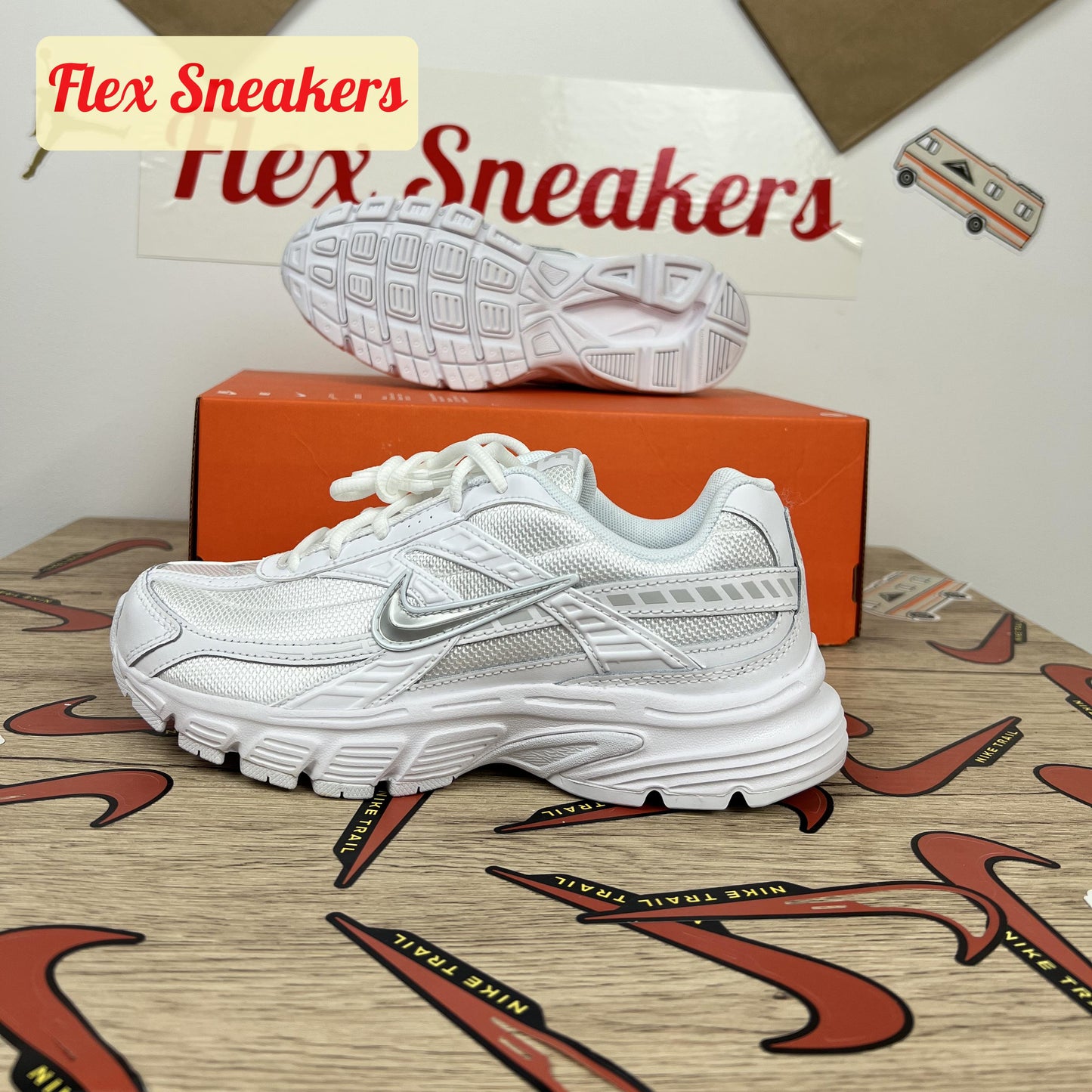 Initiator White/Metallic-Silver