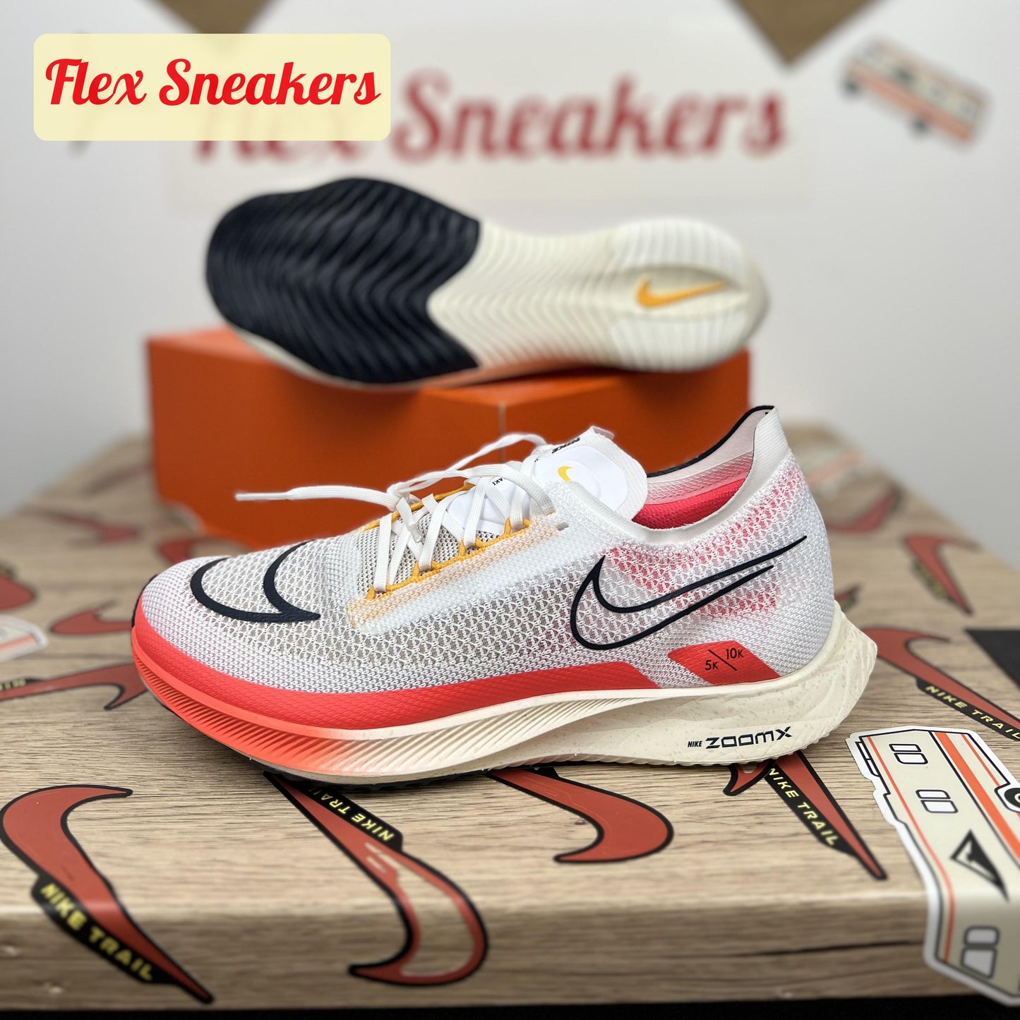 ZoomX Streakfly White/Bright-Crimson
