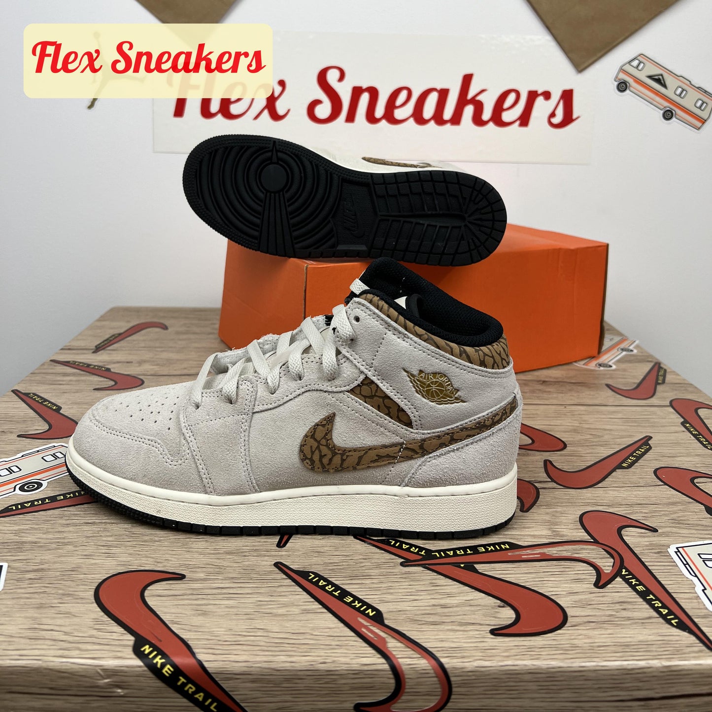 Air Jordan 1 Mid SE (GS) Brown-Elephant