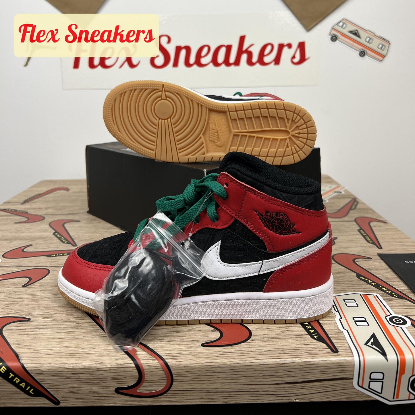 Air Jordan 1 Mid SE (GS) Fire-Red