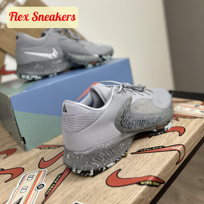 Zoom Freak 4 Wolf-Grey