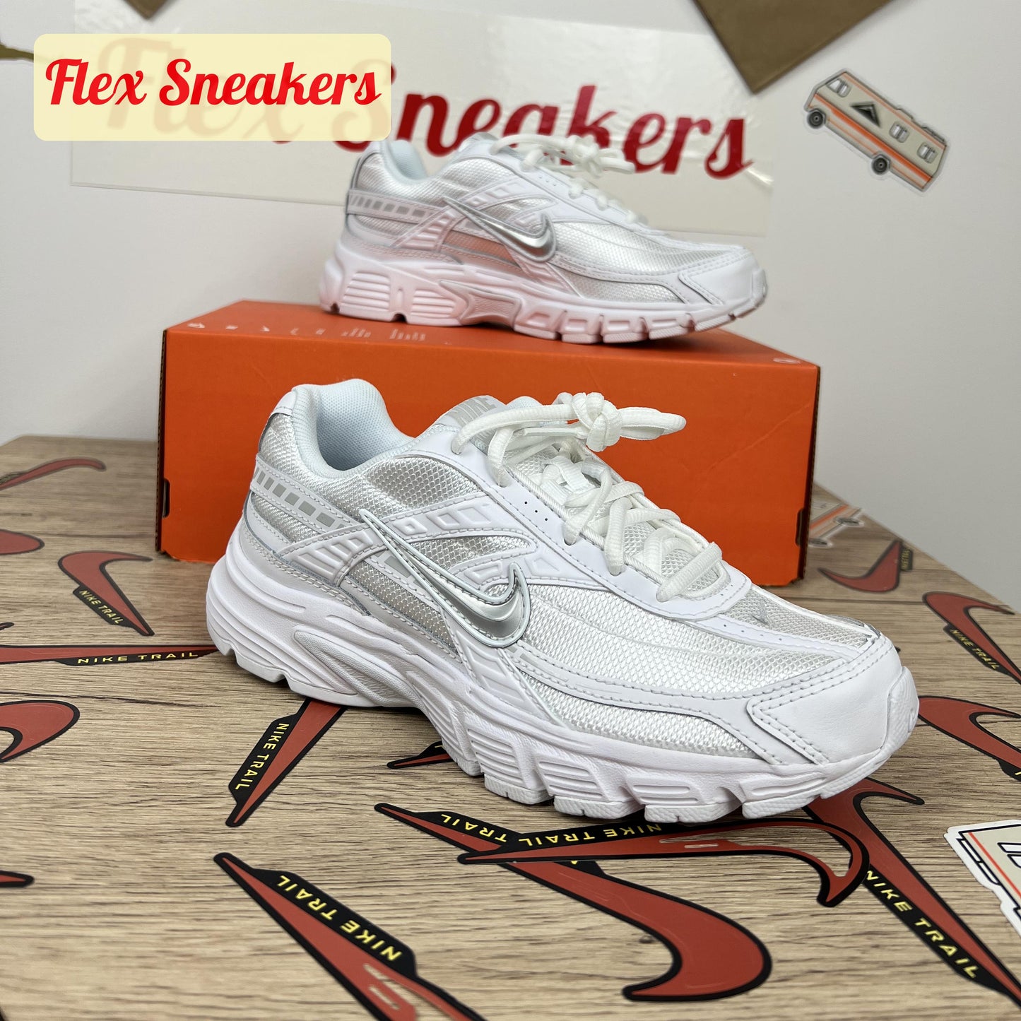 Initiator White/Metallic-Silver
