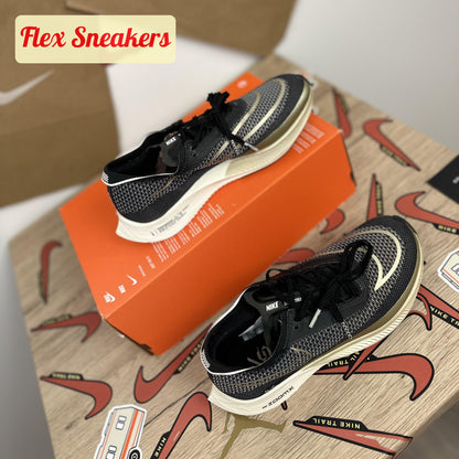ZoomX Streakfly Black/Gold
