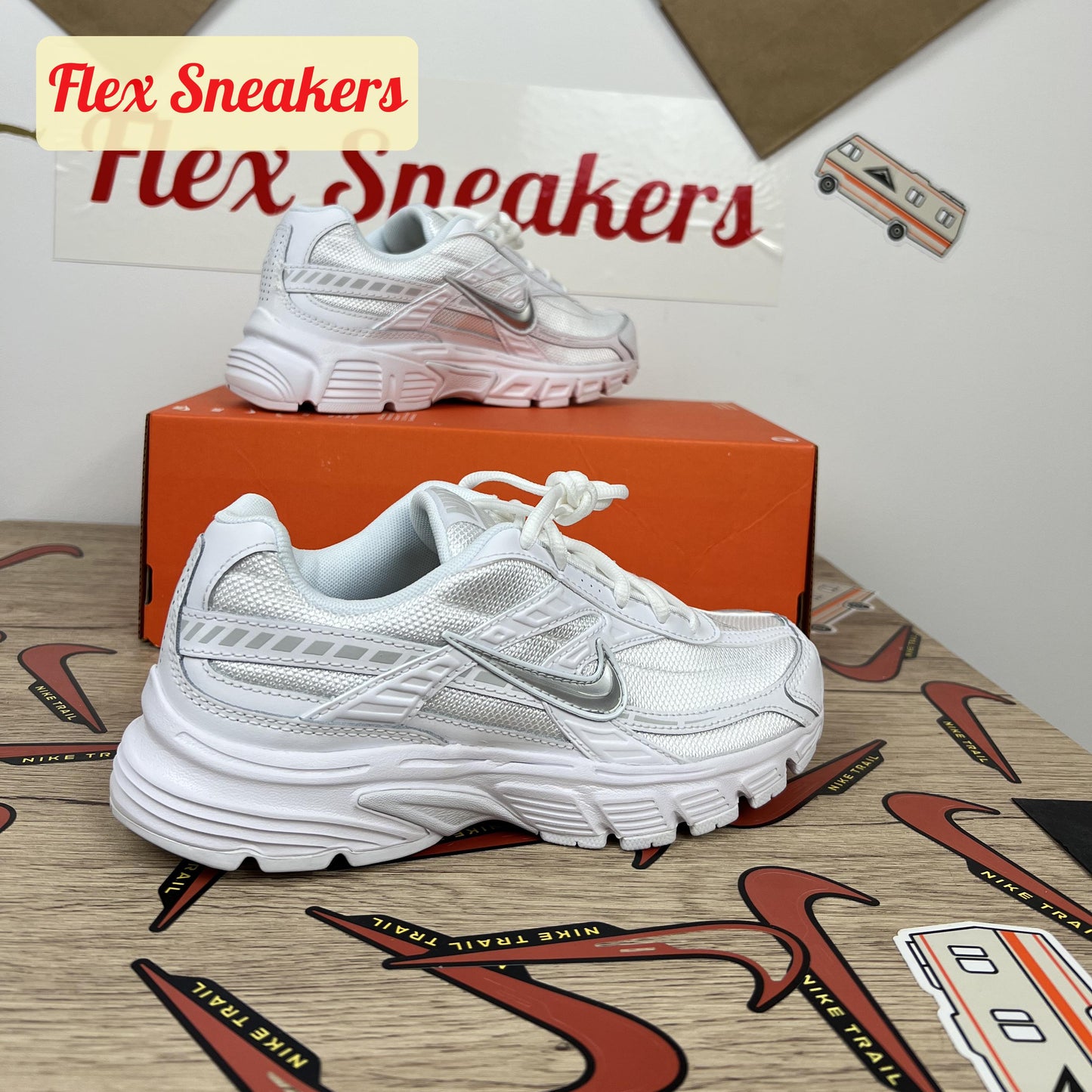Initiator White/Metallic-Silver