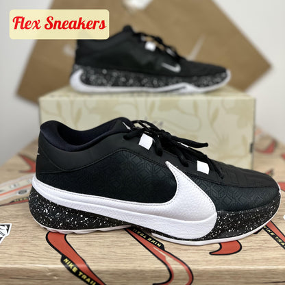 Zoom Freak 5 Black/White