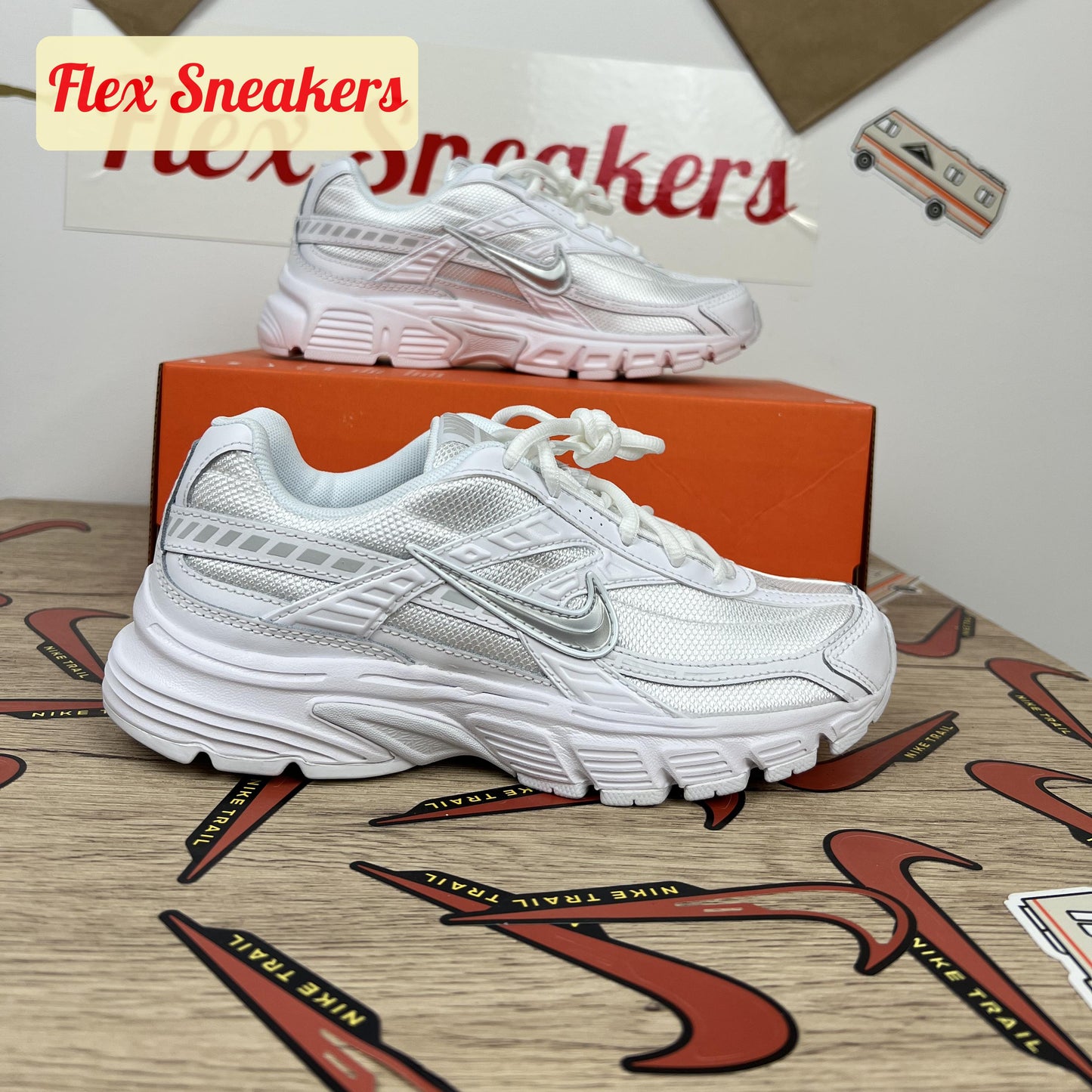 Initiator White/Metallic-Silver