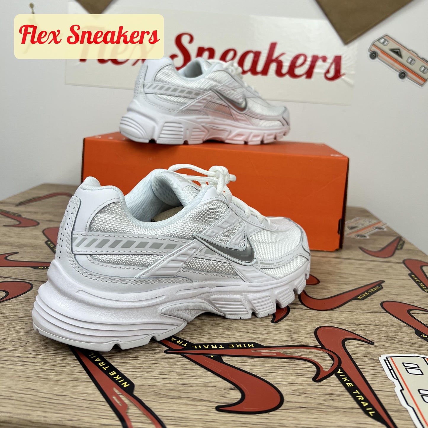 Initiator White/Metallic-Silver