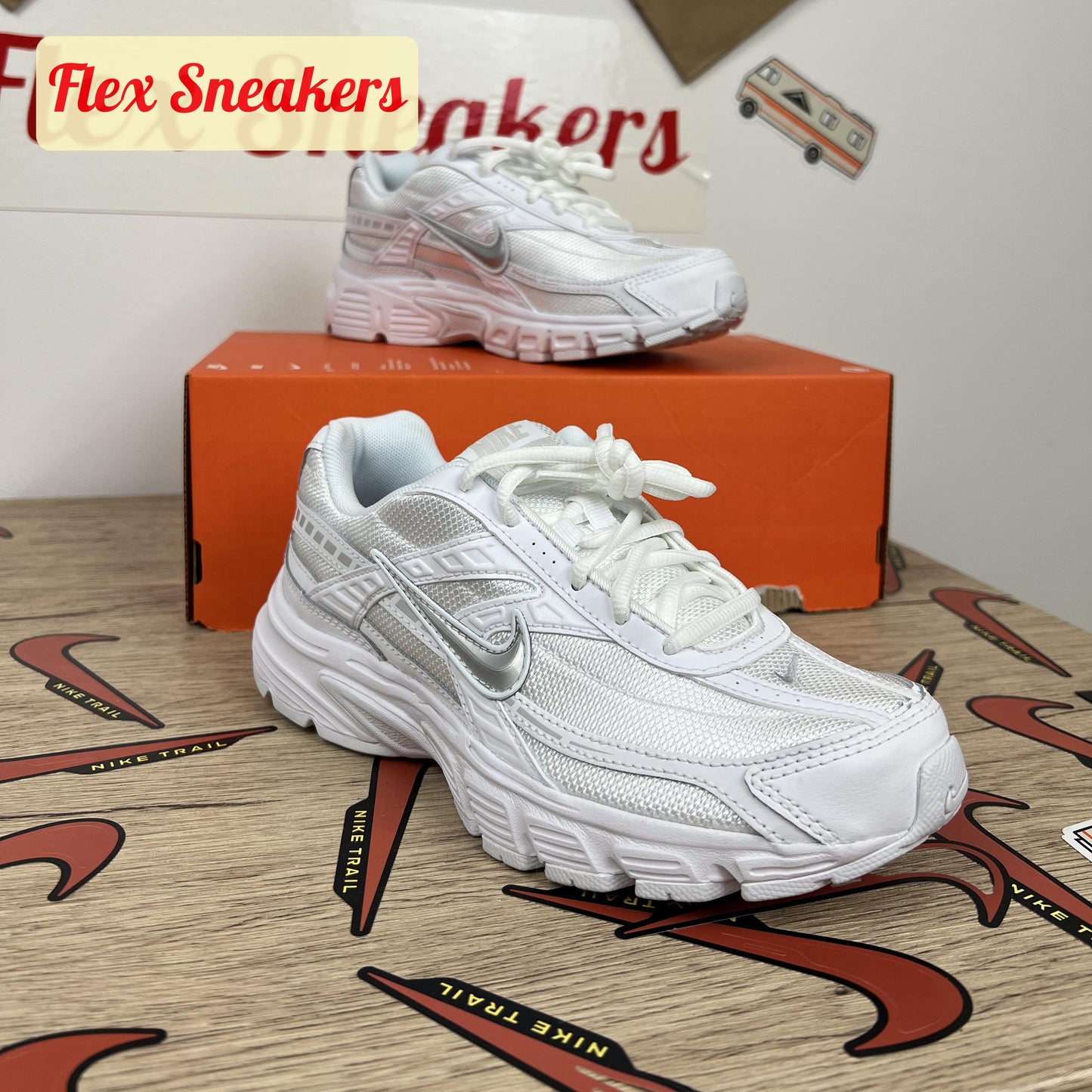Initiator White/Metallic-Silver
