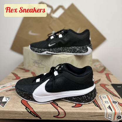 Zoom Freak 5 Black/White