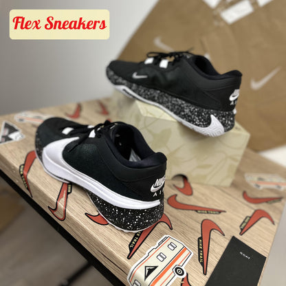 Zoom Freak 5 Black/White