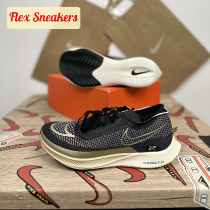 ZoomX Streakfly Black/Gold
